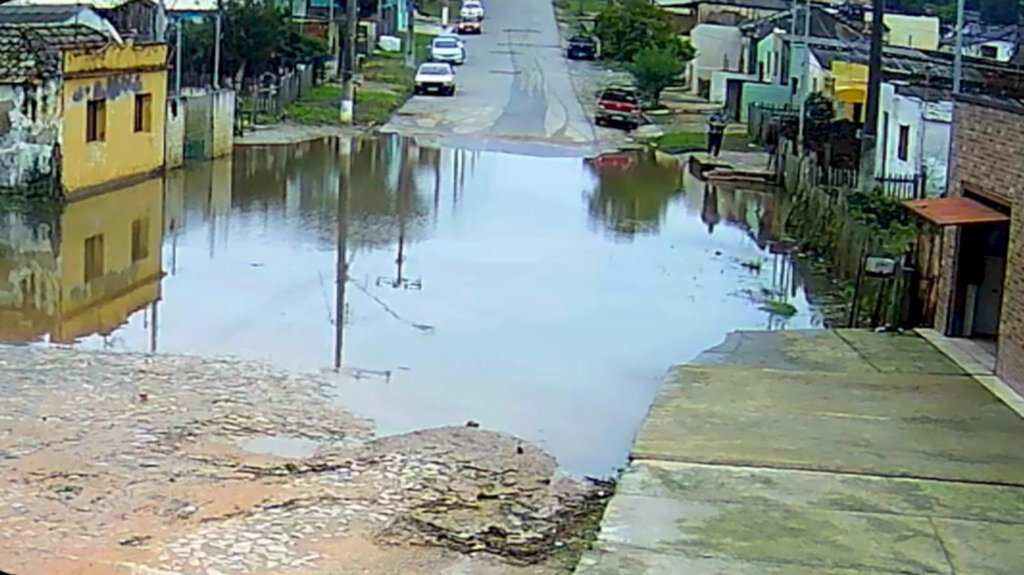 Defesa Civil auxilia pessoas afetadas pelas cheias do Rio Vacacaí