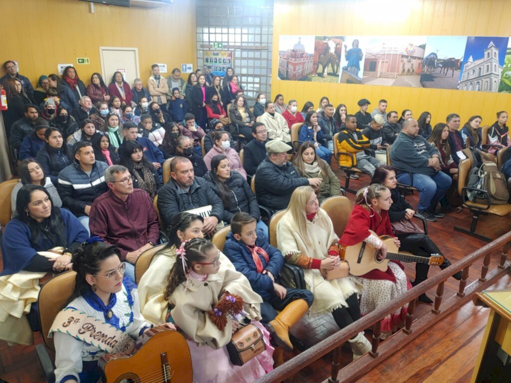 Arte Estudantil invade o plenário no projeto educação e cultura na Câmara