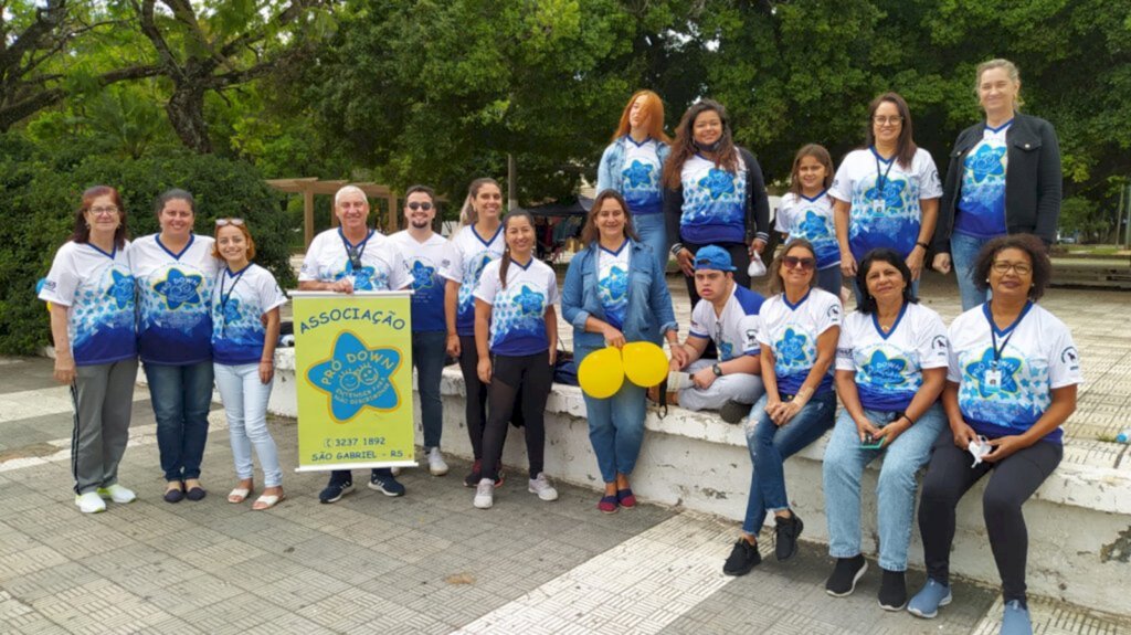 Semana da pessoa com Síndrome de Down é concluída com carreata e atividades na praça