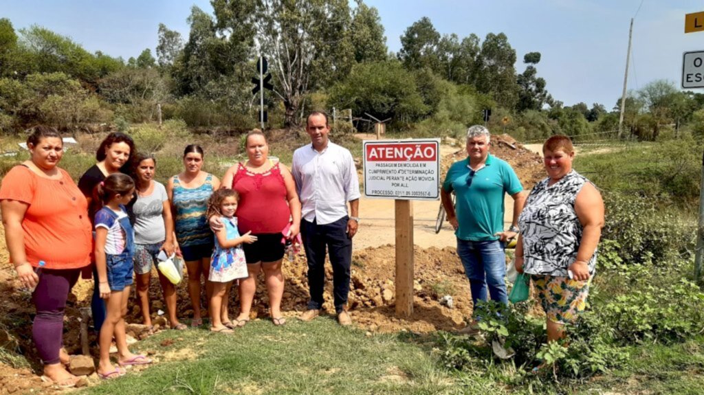 Secretaria de Obras obstrui passagem no 'Corredor do Copo Sujo'