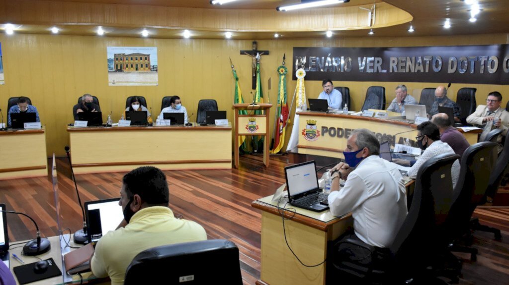 Gerente da São Gabriel Saneamento responde a questionamentos de vereadores em Sessão Ordinária