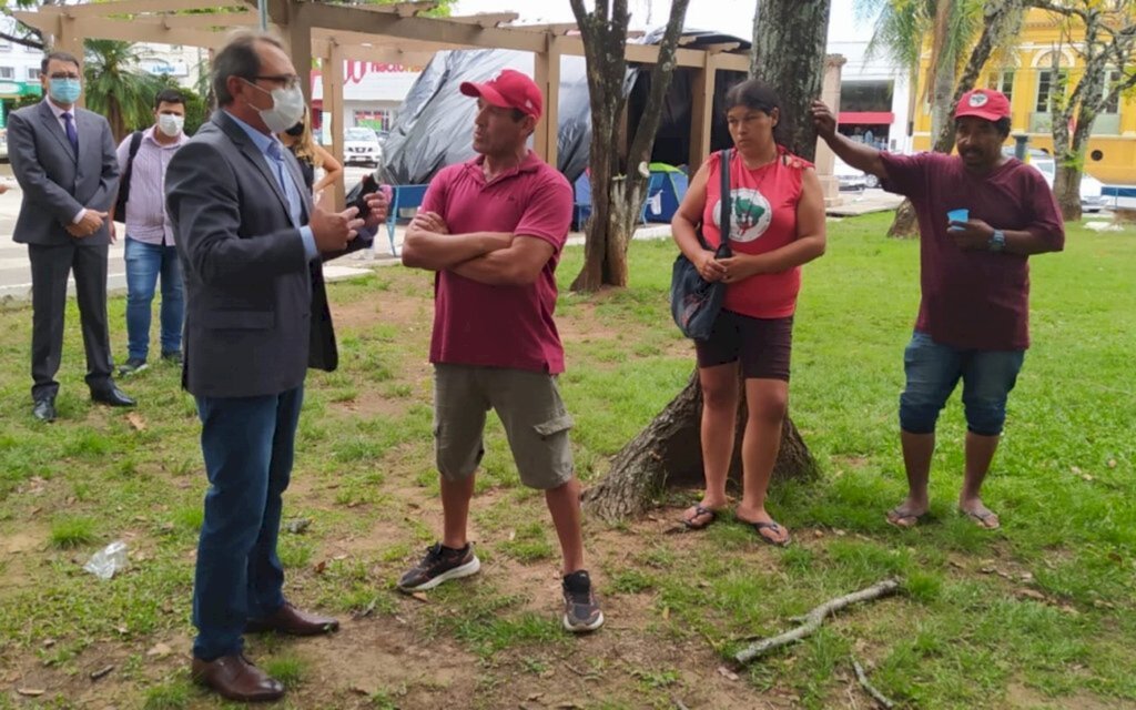 Prefeito dialoga com assentados e apoia reivindicações ao Incra e Governo do Estado