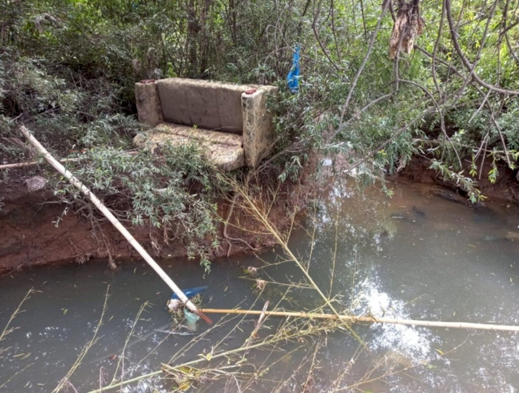 Lixo em sangas causa prejuízos ambiental e patrimonial aos cidadãos