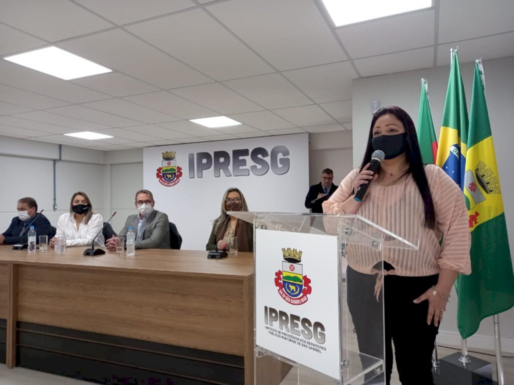 IPRESG inaugura auditório Sônia Viedo com a presença do prefeito