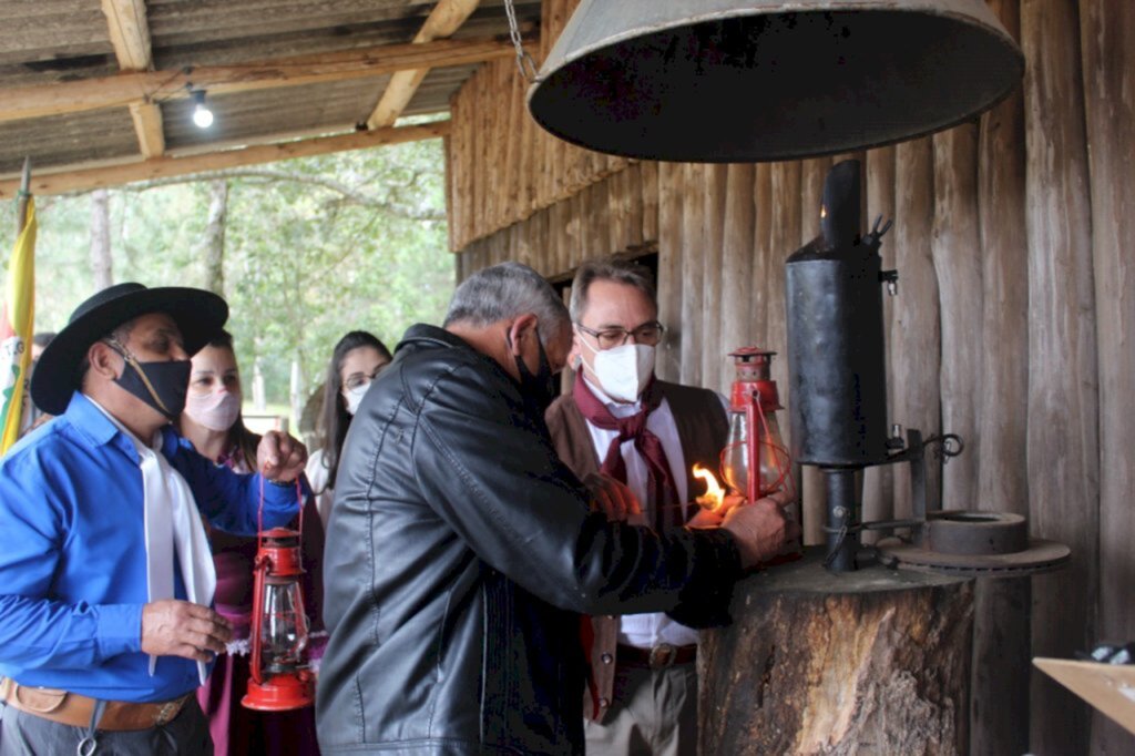 Com protocolos de segurança, prefeito abre a semana farroupilha 2021 no Parque das Carretas