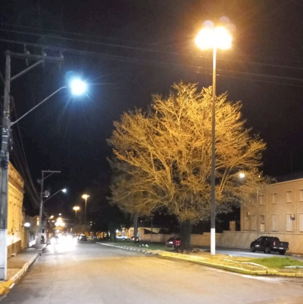 Iluminação pública restaurada no trevo e centro da cidade