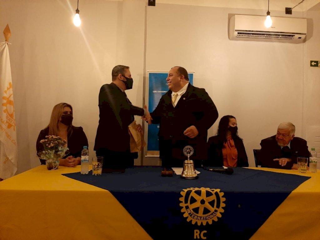 Evandro Marques assume a presidência do Rotary Carreteiros