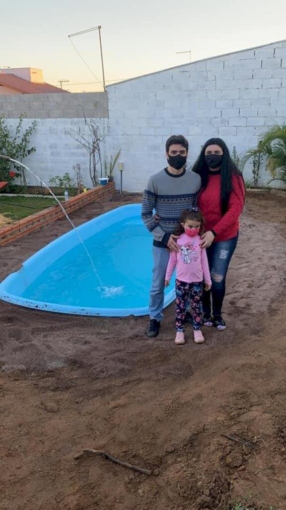 Empresários de São Gabriel se unem em ação para doar piscina a família que comprou e não recebeu o produto