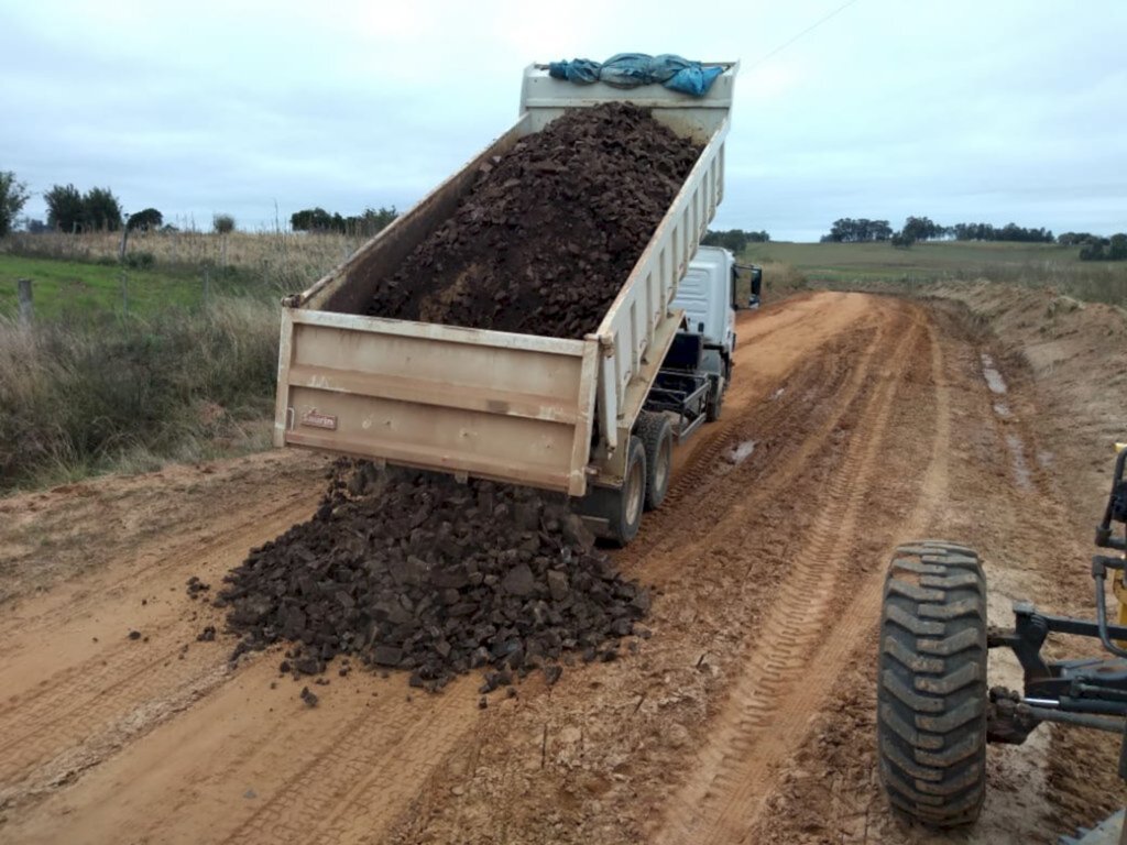 Estradas Rurais recebem serviços de manutenção