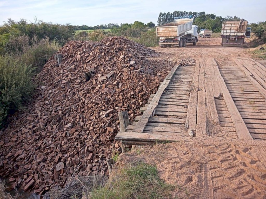 Inicia construção de aterro da nova ponte entre São Gabriel e Dilermando de Aguiar