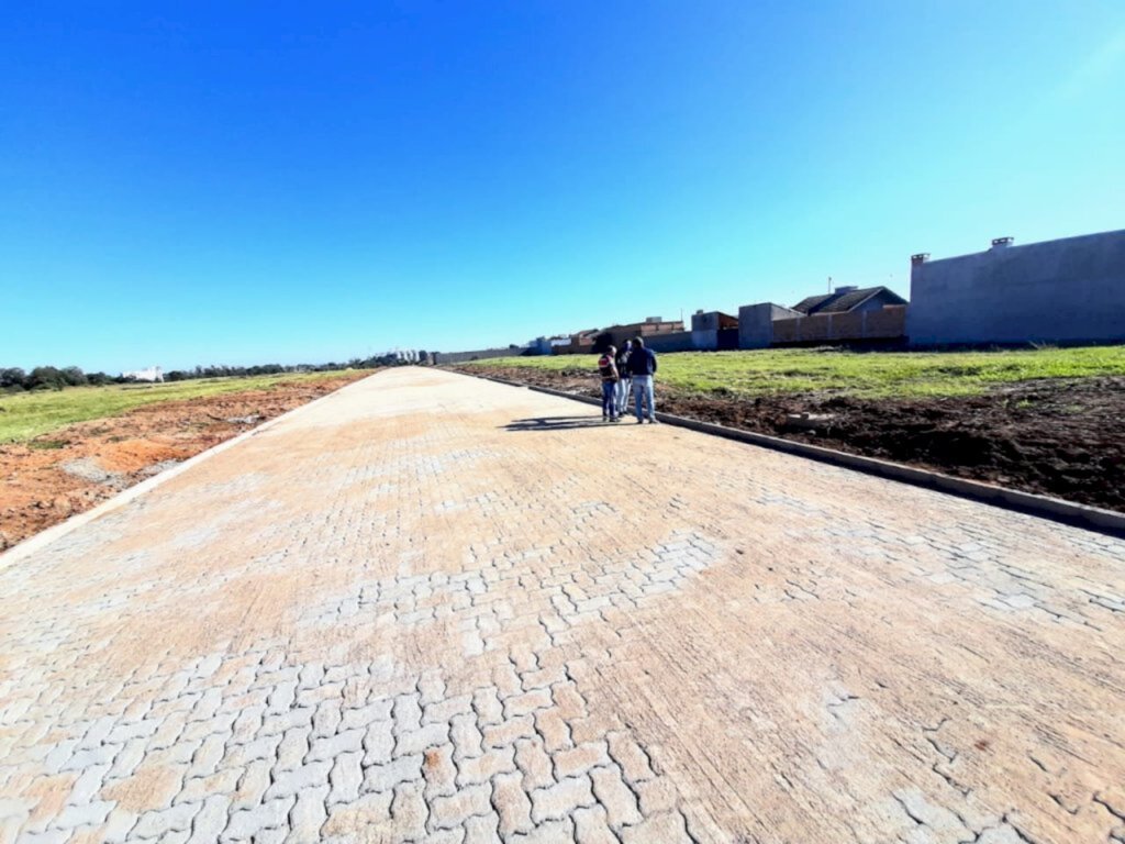 Equipe da secretaria de obras vistoria ações de infraestrutura em loteamento no Bairro Vivenda