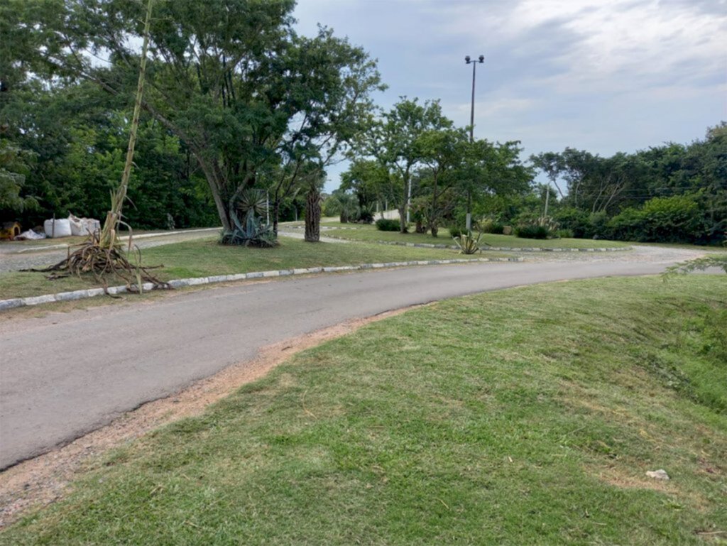 Serviços urbanos realiza roçagem em bairros da cidade