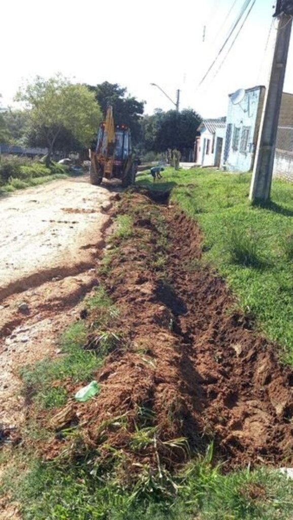 Serviçoes Urbanos realiza roçagem em Bairros da cidade