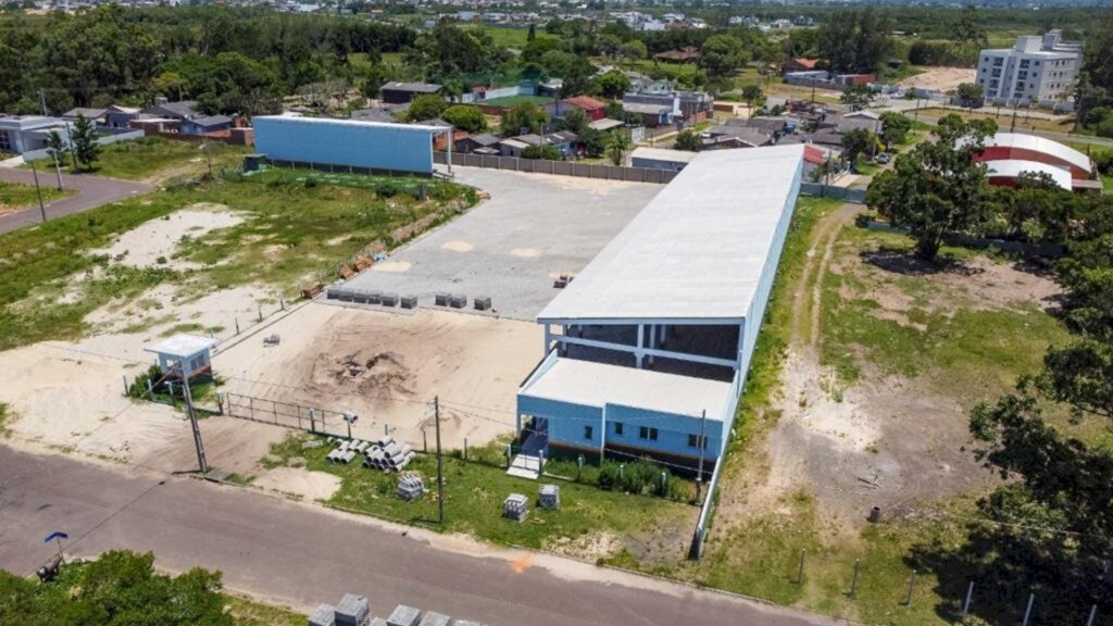 GARAGEM DA SECRETARIA DE EDUCAÇÃO DE PASSO DE TORRES ESTÁ SENDO CONSTRUÍDA