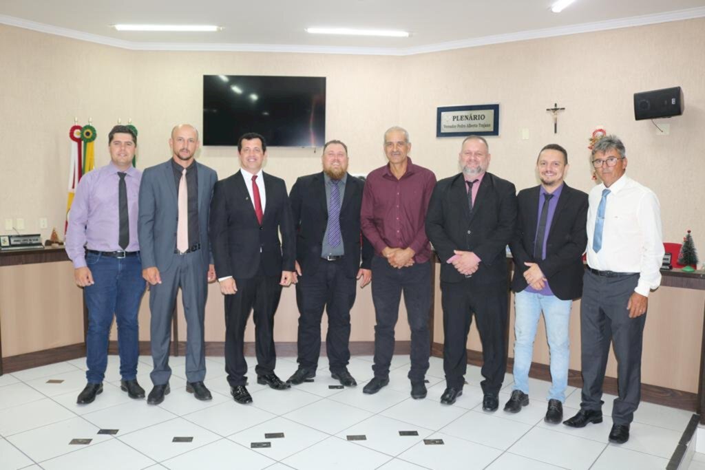 SANTA ROSA DO SUL: ELPIDIO DE SOUZA É EMPOSSADO PRESIDENTE DA CÂMARA DE VEREADORES PARA O MANDATO 2023/2024