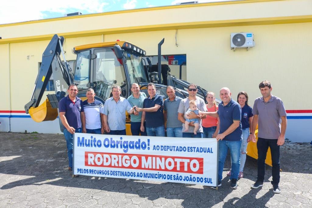 ADMINISTRAÇÃO MUNICIPAL DE SÃO JOÃO DO SUL RECEBE  MÁQUINAS E IMPLEMENTOS AGRÍCOLAS