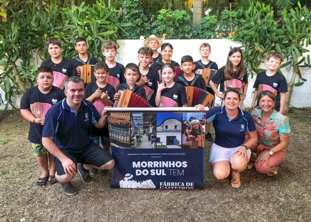 FÁBRICA DE GAITEIROS DE MORRINHOS DO SUL SE APRESENTA  NO 1º FESTIVAL INTERNACIONAL DA GAITA
