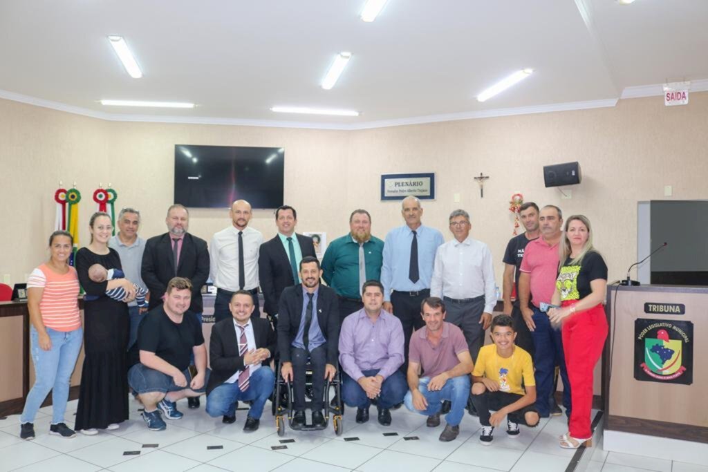 VEREADOR ELPIDIO É ELEITO PRESIDENTE DA CÂMARA DE VEREADORES DE SANTA ROSA DO SUL COM APOIO DA OPOSIÇÃO