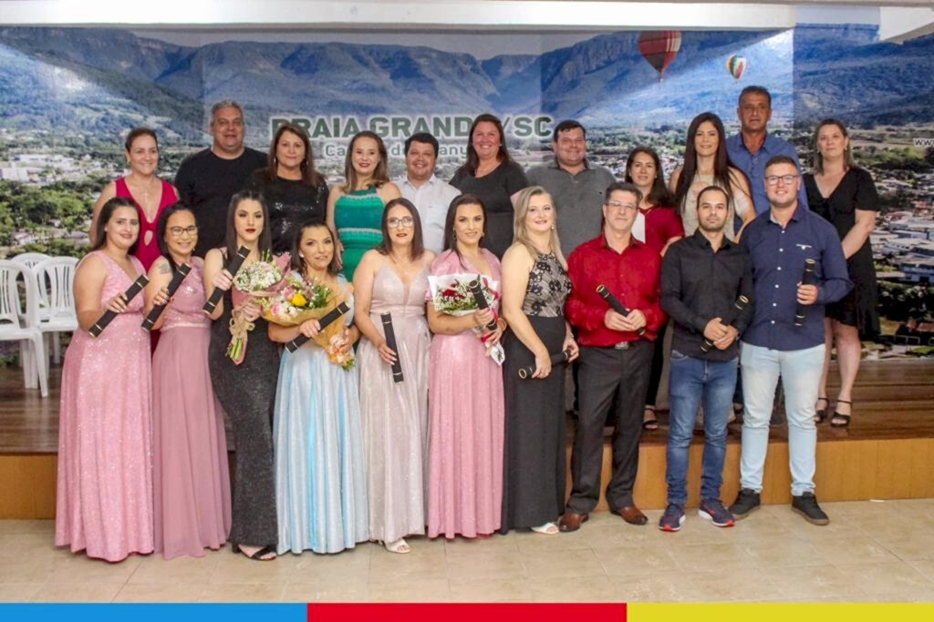 PRAIA GRANDE REALIZA FORMATURA DE 09 ALUNOS DO EJA