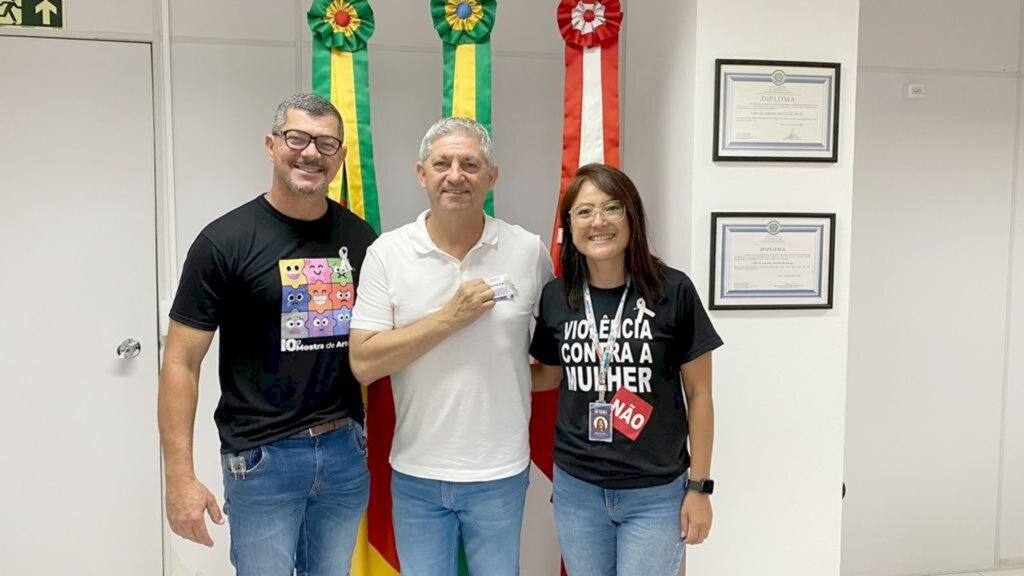 CAMPANHA DO LAÇO BRANCO É PROMOVIDA EM TORRES