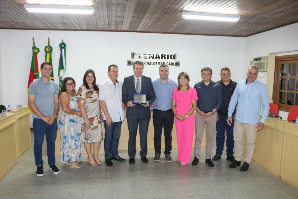 ERNANI POLO RECEBE O TÍTULO DE  CIDADÃO HONORÁRIO DO MUNICÍPIO DE MORRINHOS DO SUL
