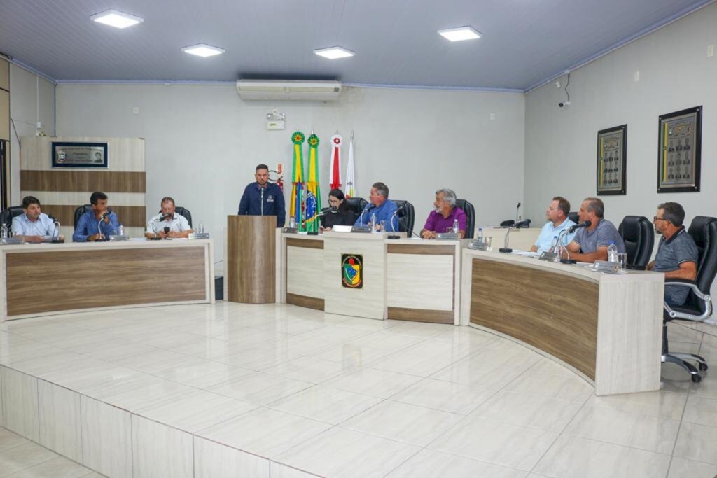 VEREADORES APROVAM INDICAÇÃO QUE REQUER PLACAS DE IDENTIFICAÇÃO DE RUAS NA CACHOEIRA EM PRAIA GRANDE