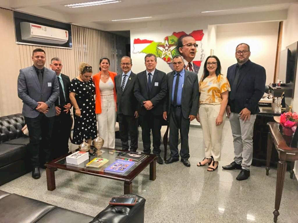 PREFEITO MOACIR TEIXEIRA E COMITIVA VIAJAM A BRASÍLIA EM BUSCA DE RECURSOS PARA O MUNICÍPIO DE SÃO JOÃO DO SUL