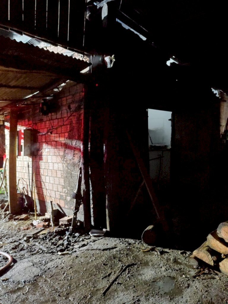 MAIS UMA ESTUFA DE FUMO PEGA FOGO EM SÃO JOÃO DO SUL