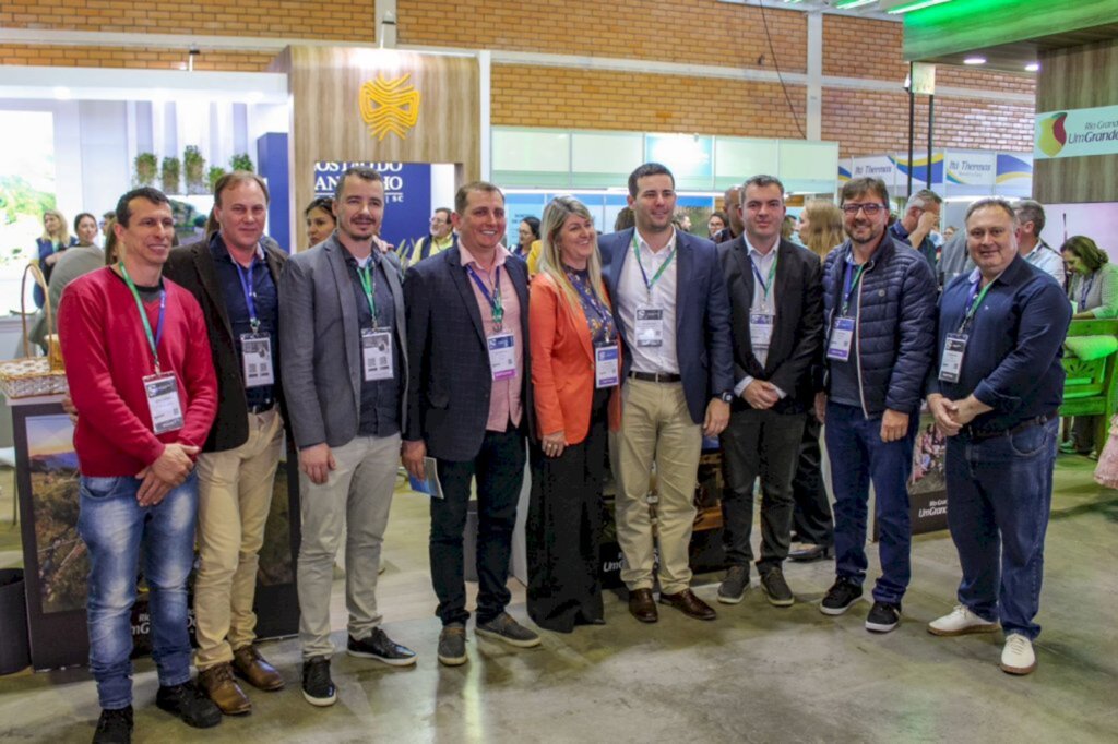 PREFEITOS DO LITORAL NORTE GAÚCHO DO CONSÓRCIO CIDIRUR PARTICIPARAM DA FESTURIS