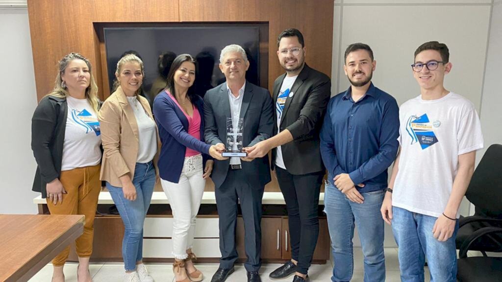 TORRES: PREFEITO CARLOS SOUZA RECEBE CERTIFICAÇÃO MÁXIMA DA SALA DO EMPREENDEDOR