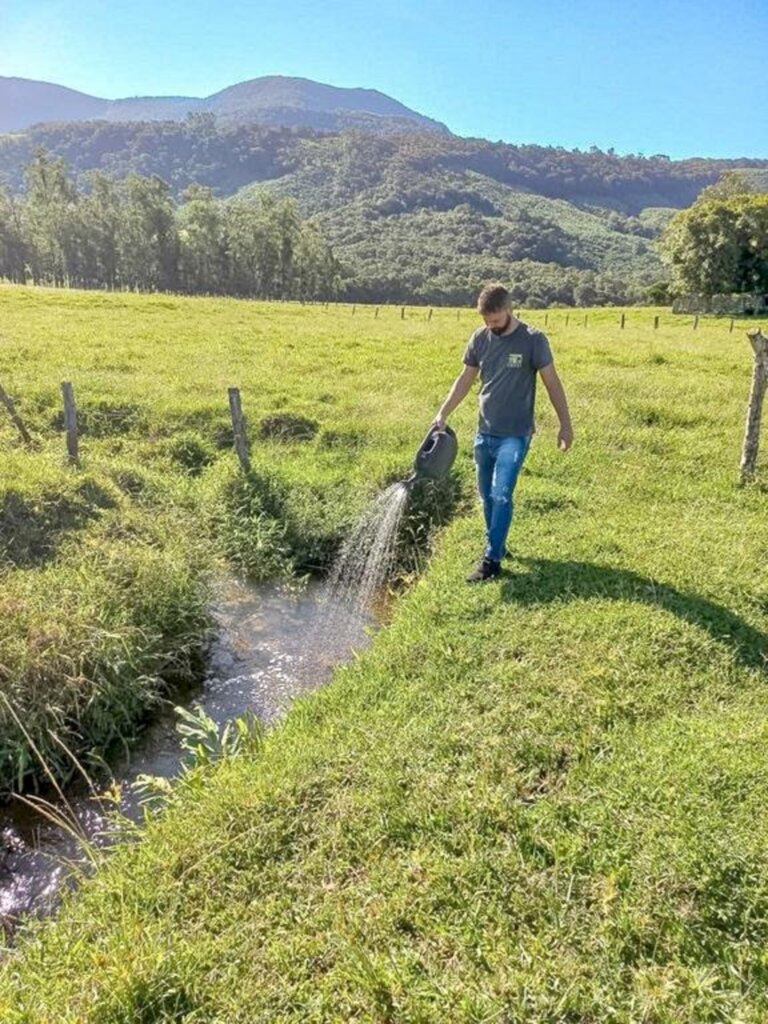 SECRETARIA DE MEIO AMBIENTE APLICA BTI PARA COMBATE AO BORRACHUDO EM MORRINHOS DO SUL