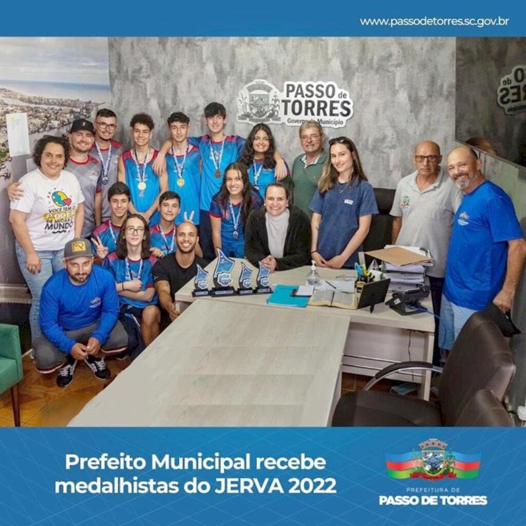PREFEITO MUNICIPAL VALMIR RODRIGUES RECEBE MEDALHISTAS DO JERVA 2022 EM PASSO DE TORRES