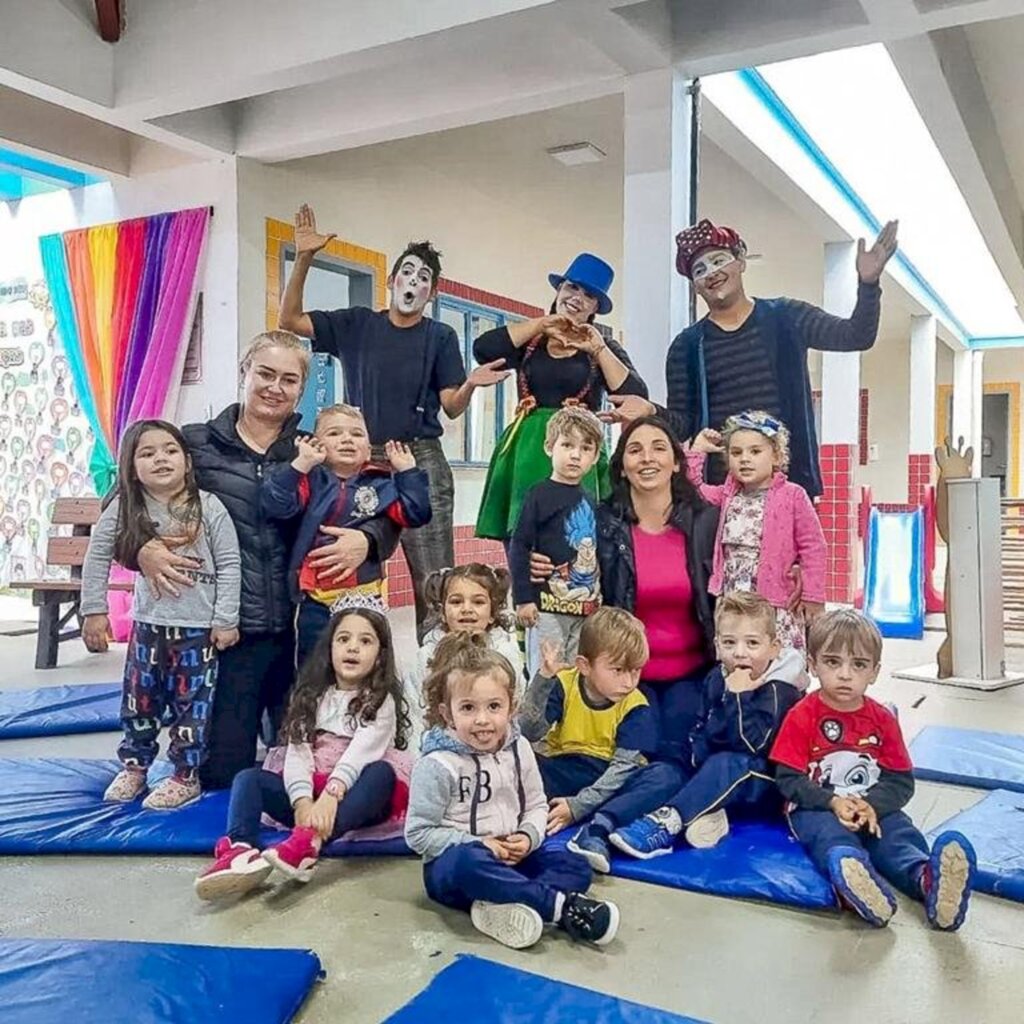 ESCOLAS MUNICIPAIS REALIZAM PROGRAMAÇÃO  FESTIVA DO DIA DAS CRIANÇAS EM MORRINHOS DO SUL