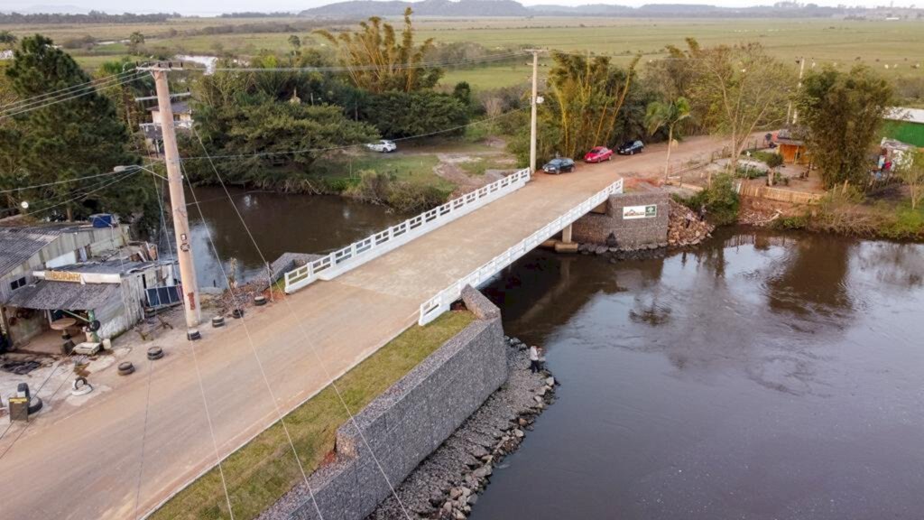PONTE DE ACESSO A BELLATORRES TEM REVITALIZAÇÃO CONCLUÍDA