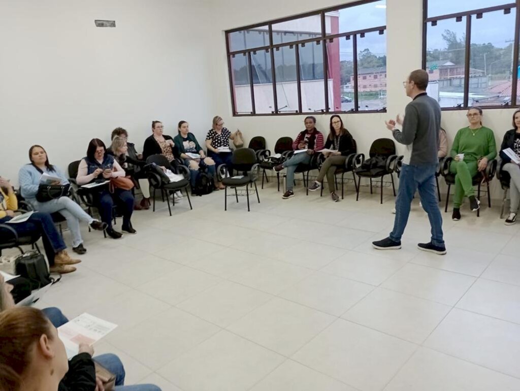 PROFESSORES DE TORRES REÚNEM-SE PARA FALAR SOBRE TRANSITORIEDADE ENTRE AS ETAPAS ESCOLARES