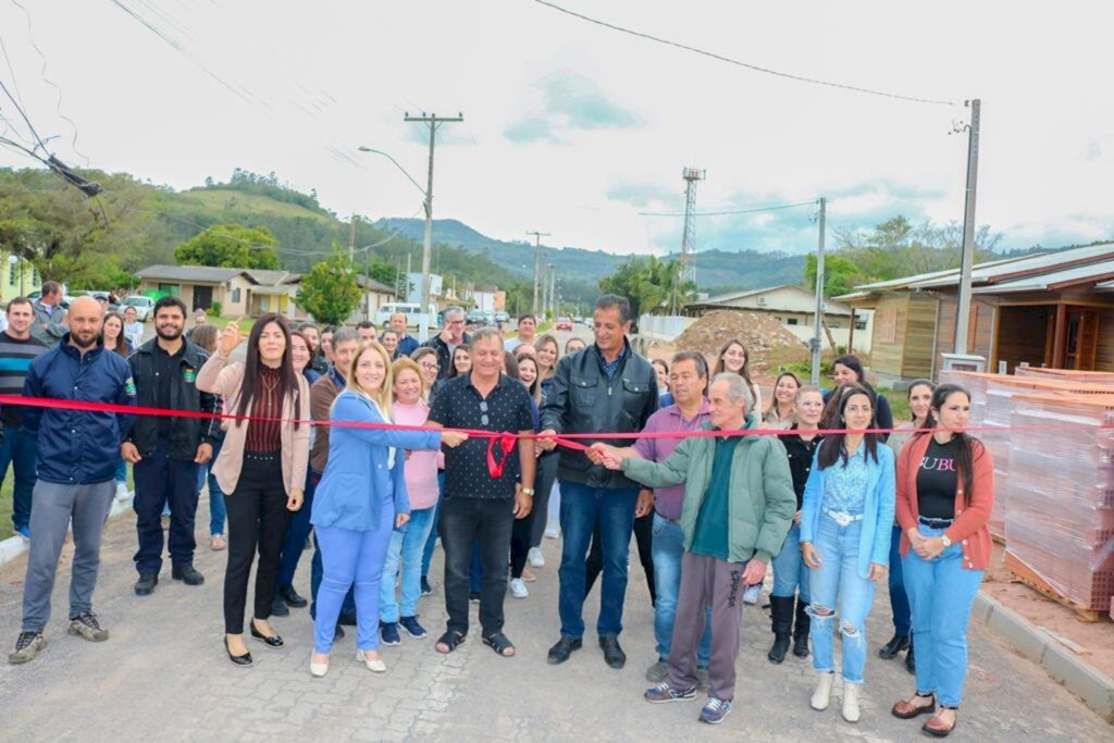 PREFEITURA DE MAMPITUBA INAUGURA OBRA DE AMPLIAÇÃO DA AVENIDA HERCULANO LOPES