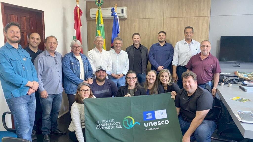 CONSÓRCIO CAMINHOS DOS CÂNIONS DO SUL REÚNE-SE COM PREFEITOS E COORDENADORES DO GEOPARQUE