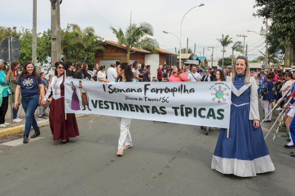 MAIS DE 3 MIL PESSOAS PARTICIPAM DO MAIOR DESFILE CÍVICO DE PASSO DE TORRES