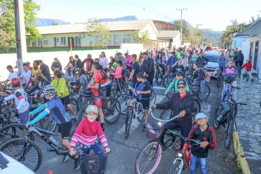 REALIZADO O 1º PASSEIO CICLÍSTICO DA EEB BULCÃO VIANA DE PRAIA GRANDE