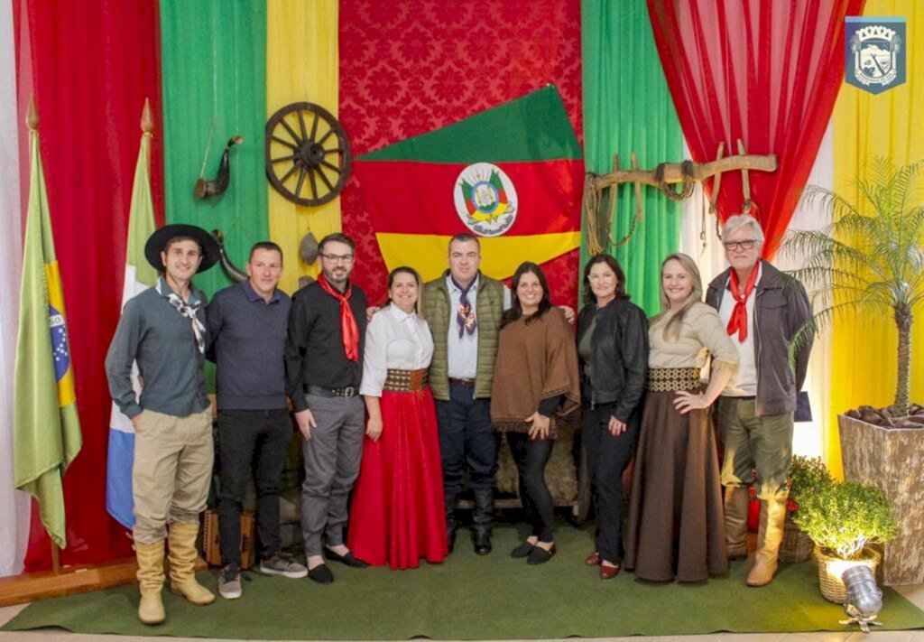 SEMANA FARROUPILHA É COMEMORADA NO MUNICÍPIO DE MORRINHOS DO SUL COM A PARTICIPAÇÃO POPULAR