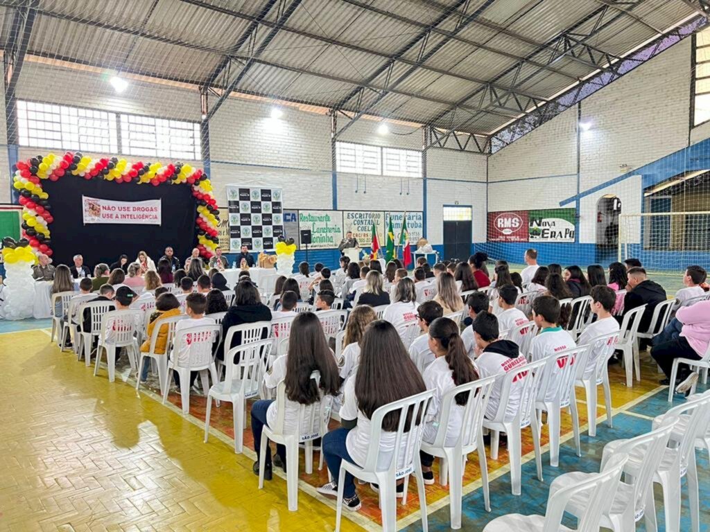 MAMPITUBA: SECRETARIA MUNICIPAL DE EDUCAÇÃO REALIZA FORMATURA DO PROERD