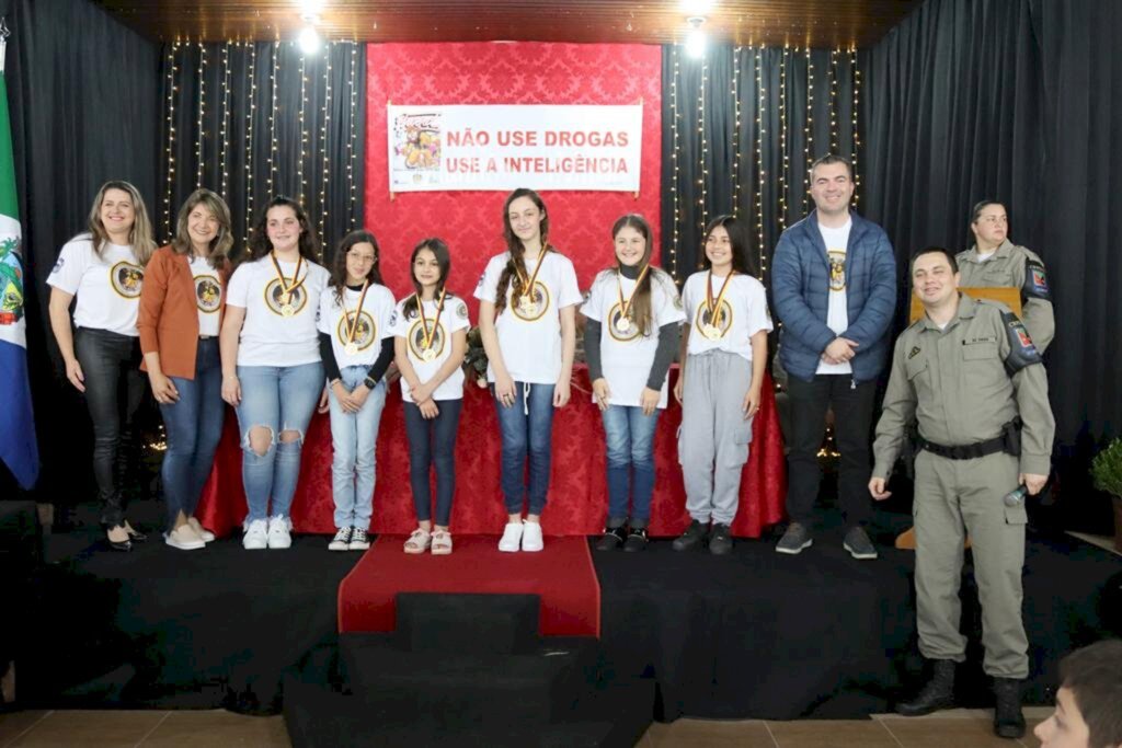 PROERD É FINALIZADO COM FORMATURA PARA 50 ALUNOS EM MORRINHOS DO SUL
