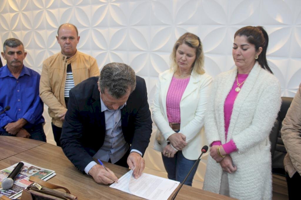 PREFEITURA DE SÃO JOÃO DO SUL FIRMA CONVÊNIO COM A CDL E PM PARA INSTALAÇÃO DE CÂMERAS DE SEGURANÇA