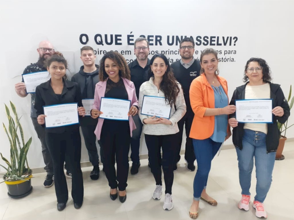 PREFEITURA DE TORRES ENTREGA CERTIFICADOS DO CURSO DE RECEPCIONISTA EM MEIOS DE HOSPEDAGEM