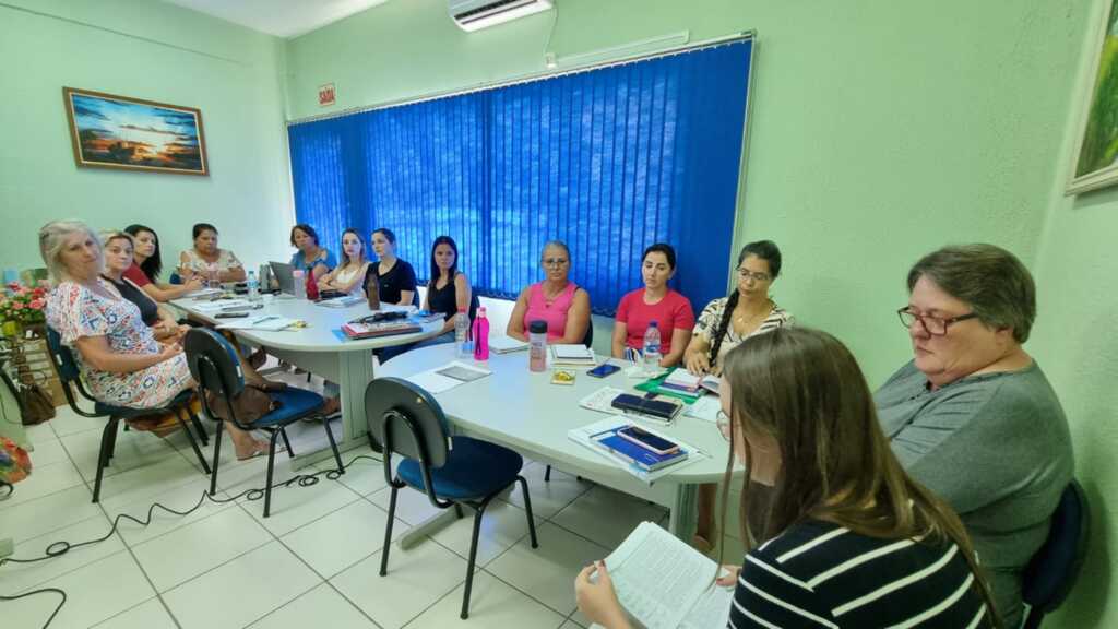 GESTORES ESCOLARES DE PIRATUBA SE REÚNEM EM PRIMEIRO ENCONTRO DO ANO PARA DIRETORES DA REDE MUNICIPAL DE EDUCAÇÃO