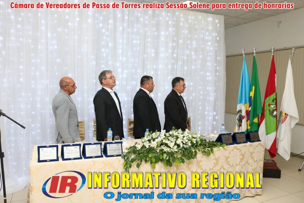 CÂMARA DE VEREADORES DE PASSO DE TORRES REALIZA HOMENAGENS EM SESSÃO SOLENE