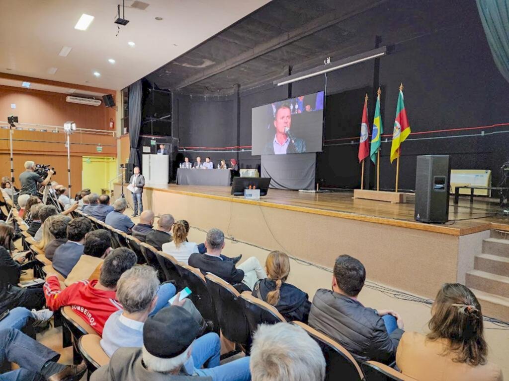 REALIZADA A AUDIÊNCIA PÚBLICA SOBRE A REVISÃO DO PLANO DIRETOR DE TORRES COM GRANDE PARTICIPAÇÃO POPULAR