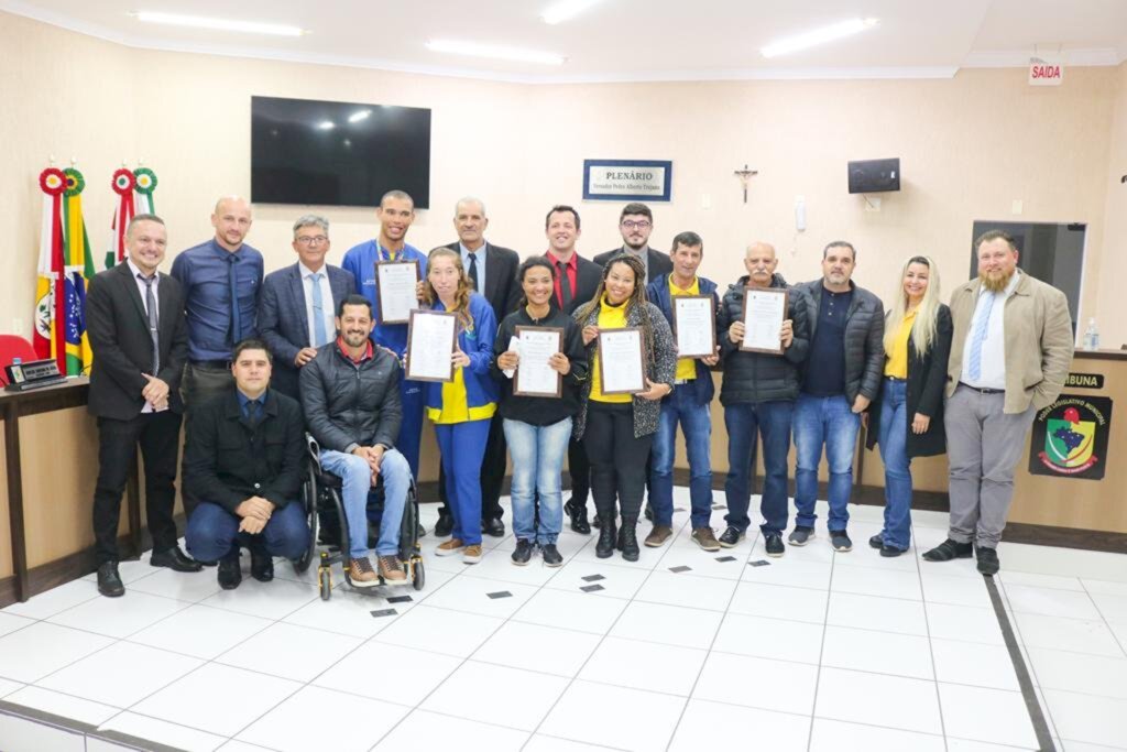 CÂMARA DE SANTA ROSA DO SUL PROMOVE SESSÃO SOLENE PARA HOMENAGEAR ALUNOS E PROFESSORES DA APAE