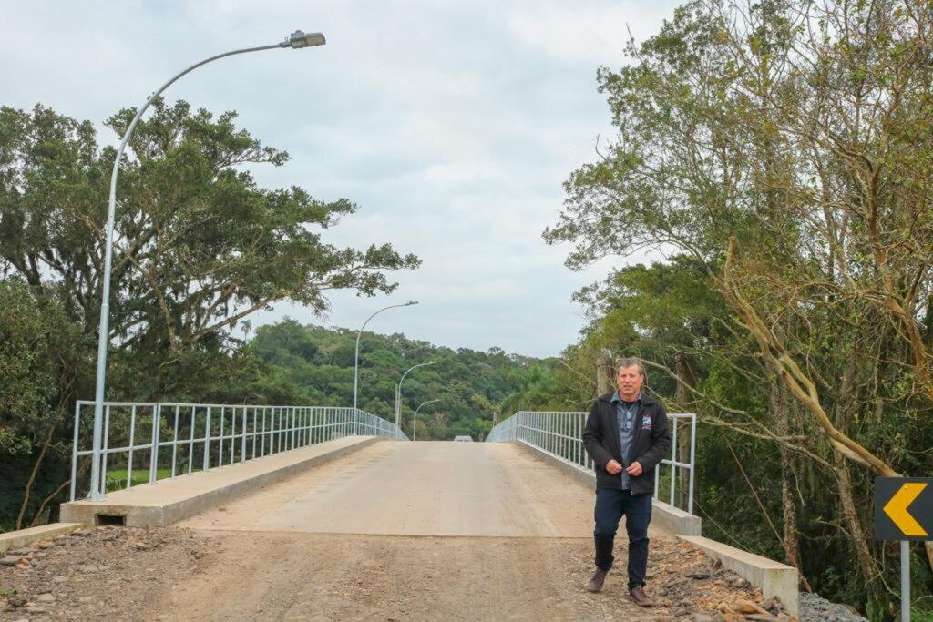 PREFEITO MOACIR TEIXEIRA VISTORIA OBRAS DA PONTE DO RIO VERDE E PAVIMENTAÇÕES EM  FORQUILHINHA, PASSO MAGNUS E GLORINHA