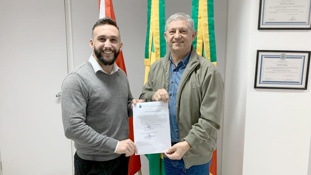 MAIK SCHARDOSIM  ASSUME A SECRETARIA DE ADMINISTRAÇÃO  E ATENDIMENTO AO CIDADÃO